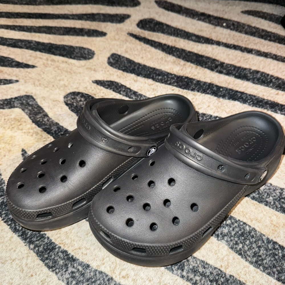 CROCS Black Classic Playform Clogs
